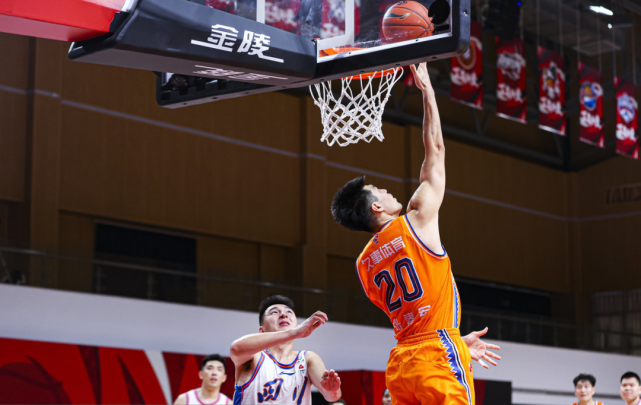 BRO险胜100T，CoreJJ极限生还后反打鏖战多局半决赛，成为赛场最大亮点的简单介绍