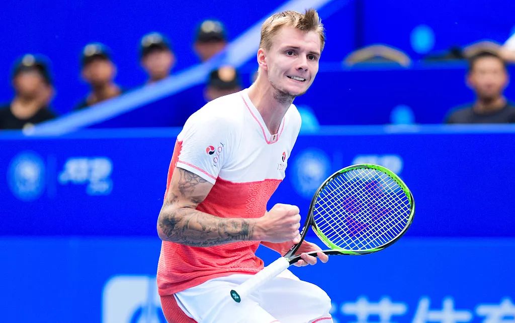 V5力克CLG，Lehends操刀奇招英雄翻盘顶尖较量成都决赛之夜，留下经典瞬间的简单介绍