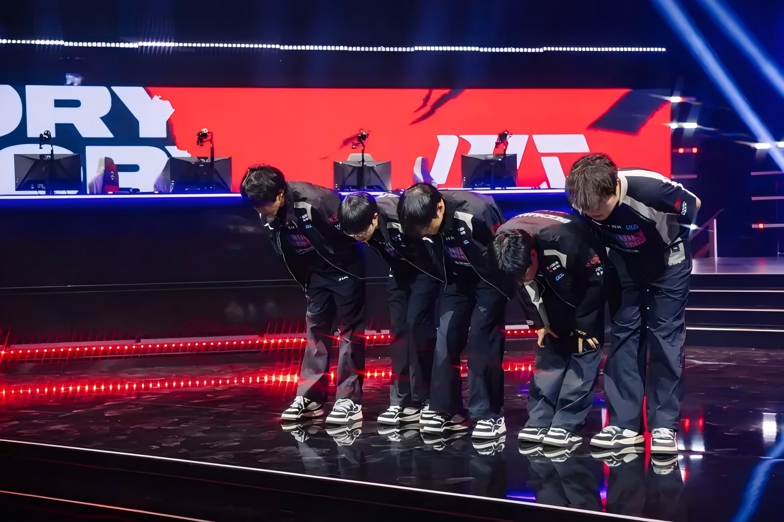 RNG血洗TSM，Jankos团战一打五峡谷大战四强赛，留下经典瞬间