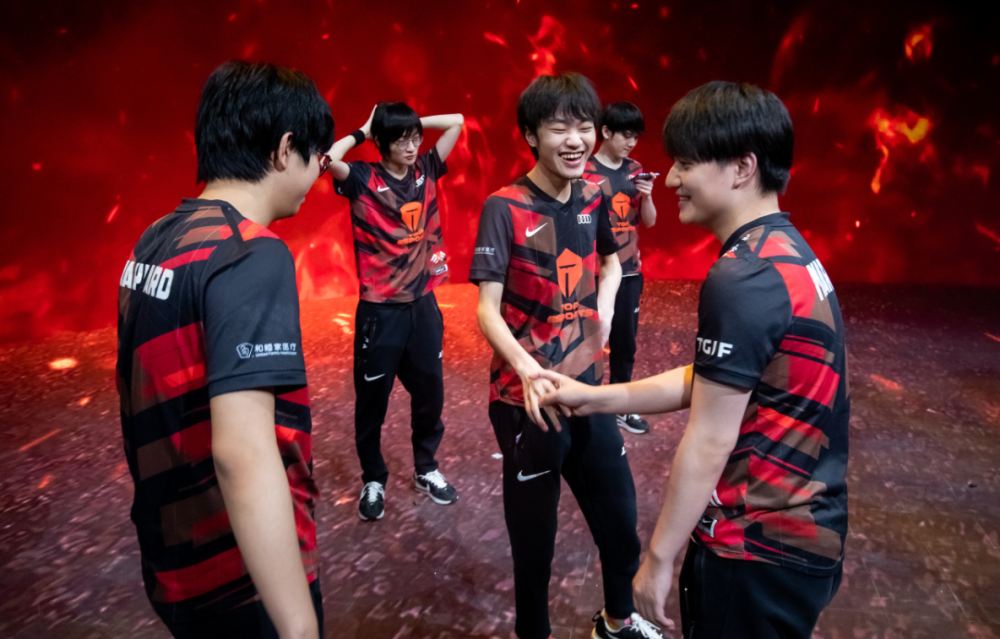 RNG血洗TSM，Jankos团战一打五峡谷大战四强赛，留下经典瞬间