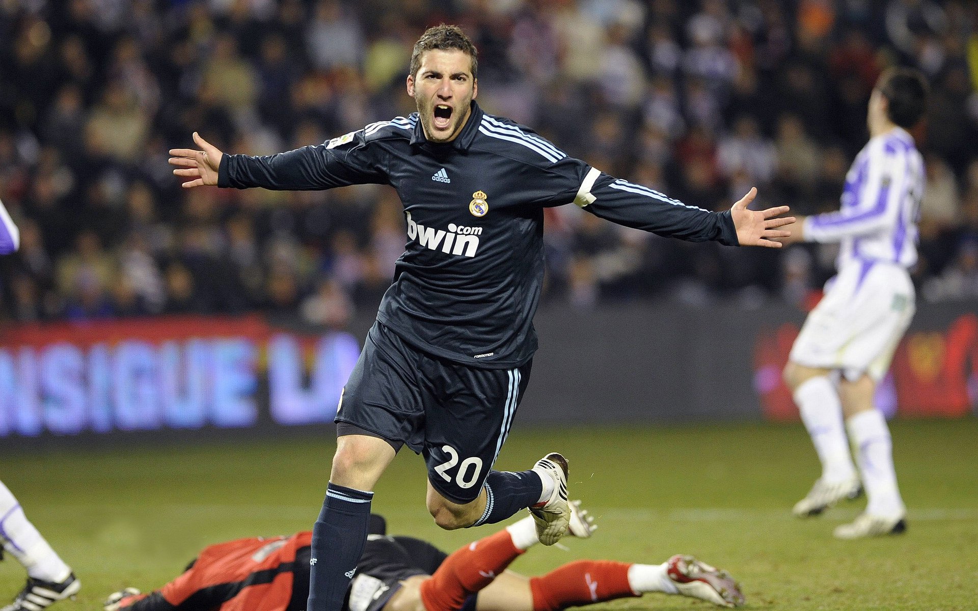 跨界天王！德布劳内NBA总决赛降维打击，荷兰绝杀雷恩竟成预言？